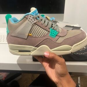 Union Taupe 4s. Size 9. Og box extra laces. Good condition.